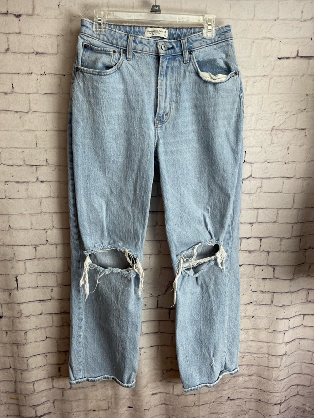 Abercrombie and fitch size 29 or 8R the 90’s relaxed jean high rise light wash